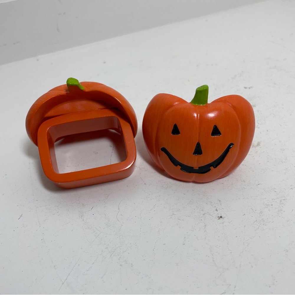 Set of 2 Resin Halloween Jack O Lantern Pumpkin Napkin Rings 3D
